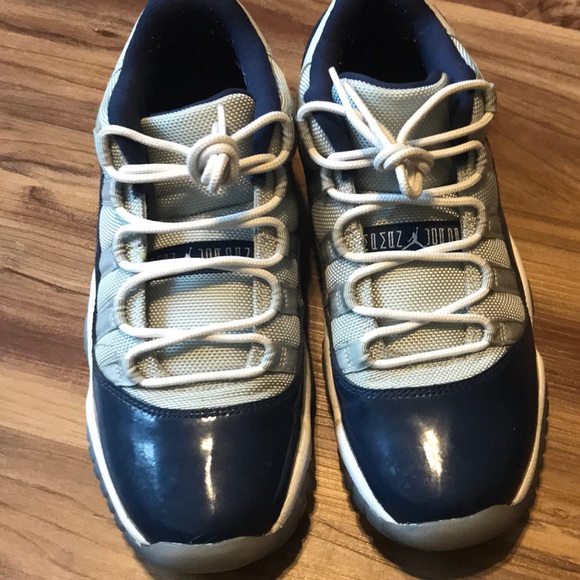 Sneakers - Picture 2 of 4